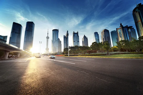 Väg i shanghai lujiazui financial center — Stockfoto