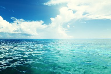 Karayip Denizi ve mükemmel gökyüzü 