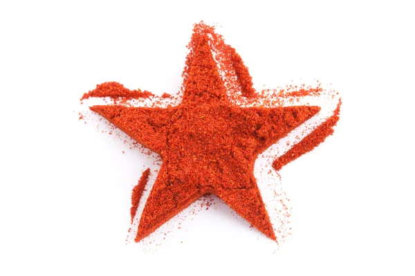 Pile di terra Paprika isolata a forma di stella su bianco — Foto Stock