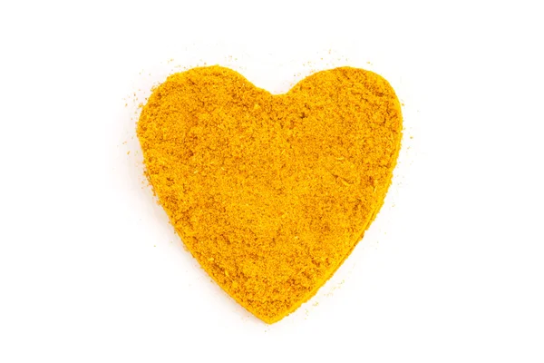 Haldy mleté Curry (Madras kari) izolován ve tvaru srdce — Stock fotografie