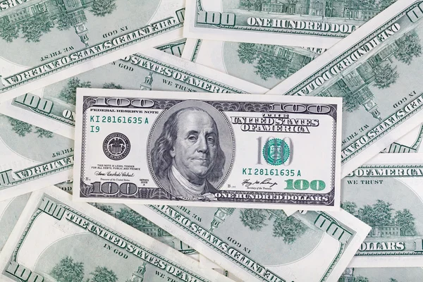 Achtergrond met geld Amerikaanse honderd dollar biljetten — Stockfoto