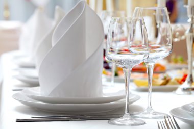 Restoranda boş bardaklar.