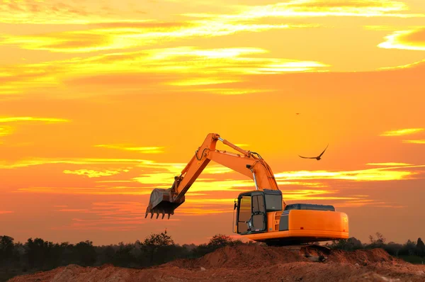 Escavadeira no canteiro de obras — Fotografia de Stock