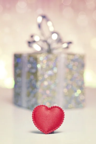 Heart and gift — Stock Photo, Image