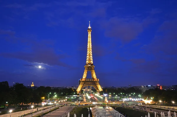 Eiffelova věž na večer od trocadero — Stock fotografie