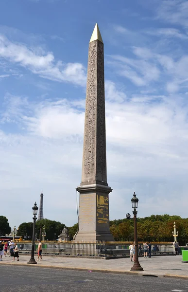 Obelisk van Luxor op de place de la concorde — Stockfoto