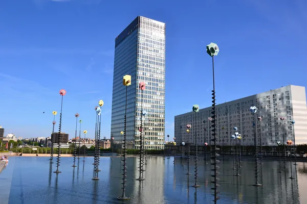 "El arte moderno de Le Bassin en la Defensa —  Fotos de Stock