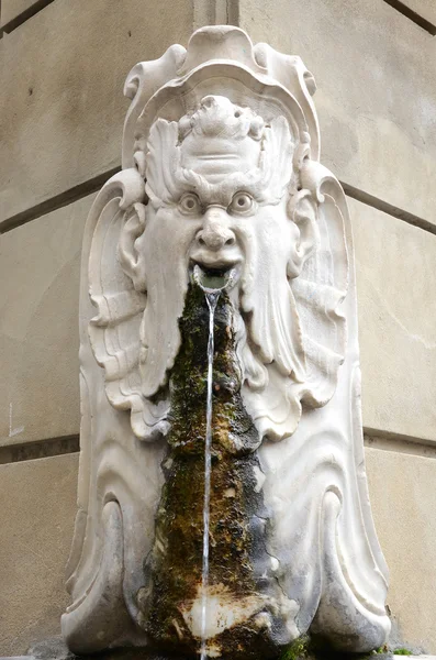 Fountain in wall — Stock Photo, Image