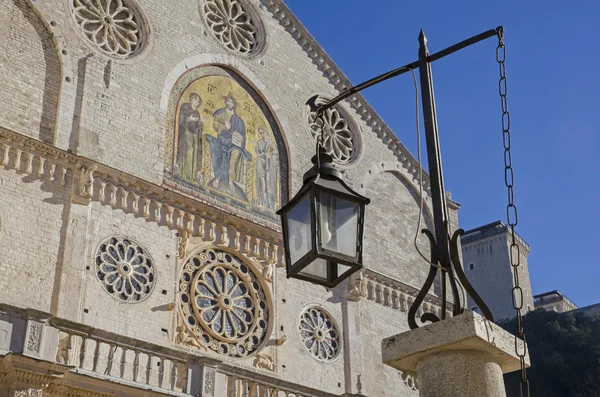 Fassade der Kathedrale von Spoleto — Stockfoto