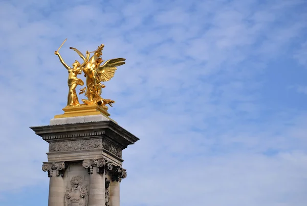 Statua su ponte Alexandre III — Foto Stock