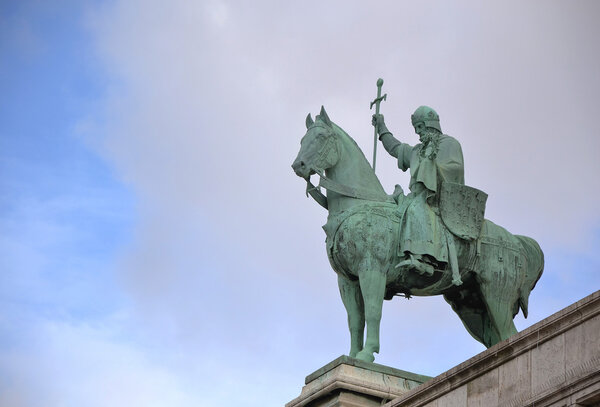 Статуя Сент-Луиса в Сакре-Кёр
