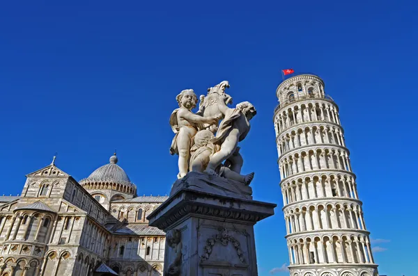 The fountain with angels in Pisa — Stock Photo, Image