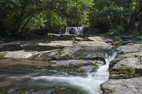 Kleiner Wasserfall — Stockfoto