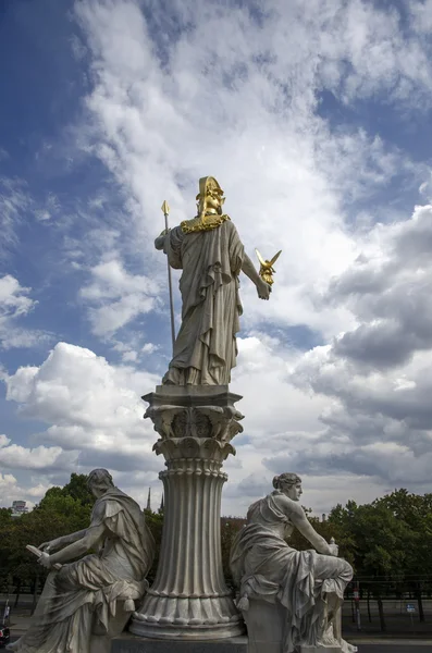 Estatua de Palas Atenea - Parlamento austriaco en Viena —  Fotos de Stock
