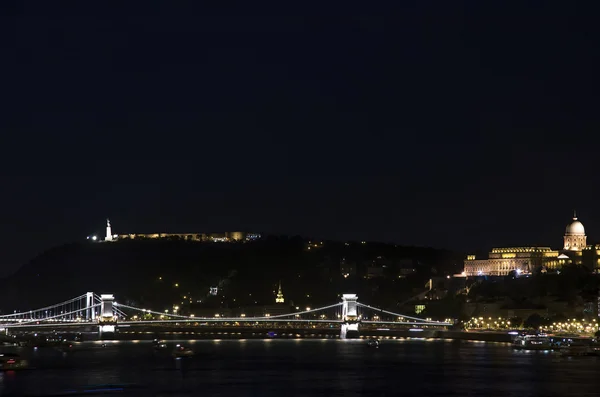 Panorama van Boedapest bij nacht — Stockfoto