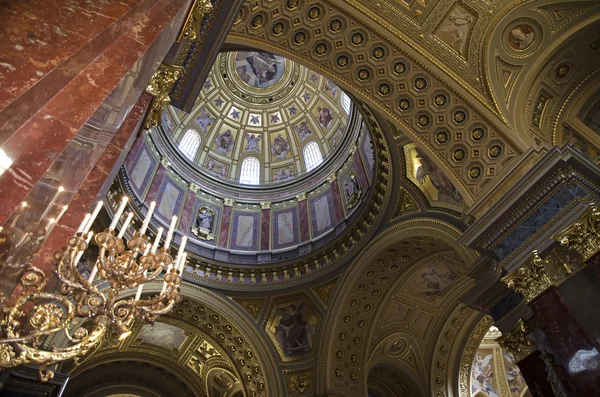 Saint stephen basilica interior in budapest, ungarn — Stockfoto