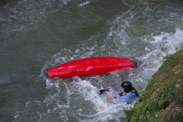 Kayak flipped and men in the water — Stock Photo, Image