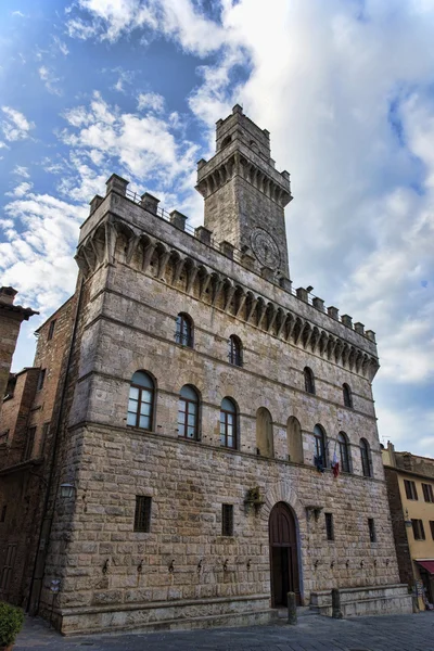 Rathaus in montepulciano — Stockfoto