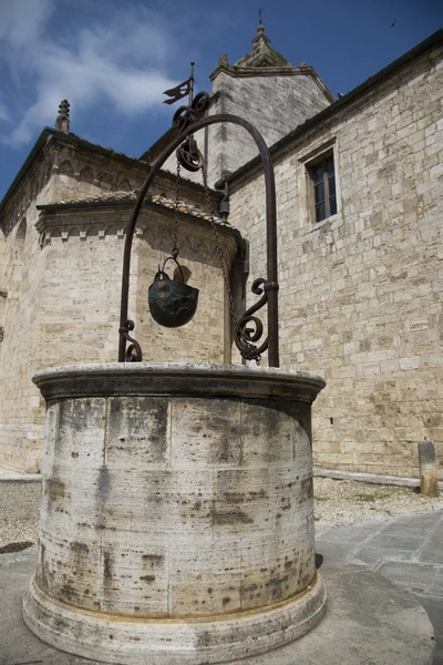 Alter Brunnen — Stockfoto