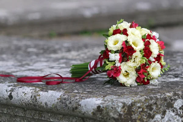 Beautiful Bridal Bouquet Lying Vintage Stone — Foto de Stock