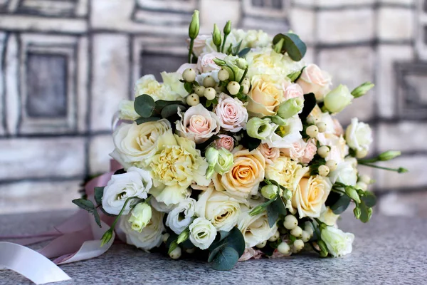 Beautiful Bridal Bouquet Lying Stone Table — 스톡 사진