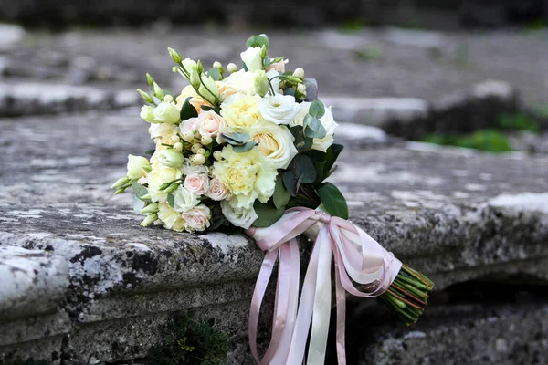 Beautiful Bridal Bouquet Lying Vintage Stone — Stock Photo, Image