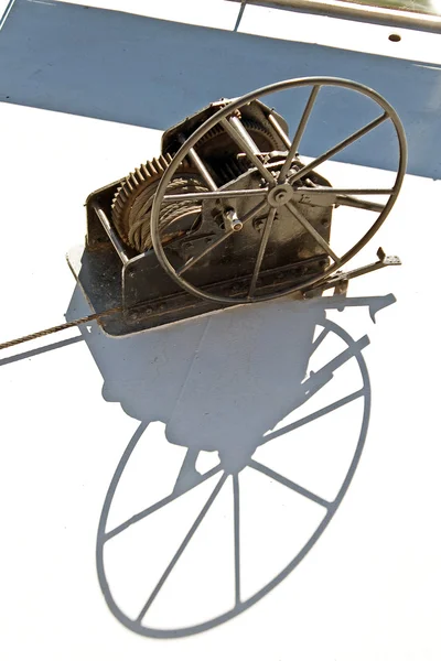 Large rusty boat winch — Stock Photo, Image