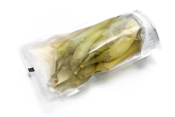 Hete chilipepers in plastic verpakkingen — Stockfoto