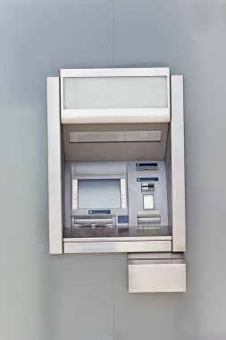 Metalik duvara nakit dağıtmak