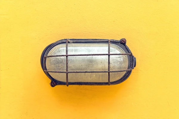 Lanterna classica su parete arancione — Foto Stock