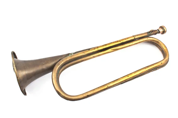 Eski kırık ordu izole üzerinde beyaz trompet — Stok fotoğraf