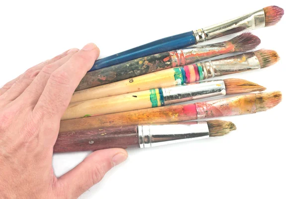 Pinceles de mano y artista usado en blanco — Foto de Stock