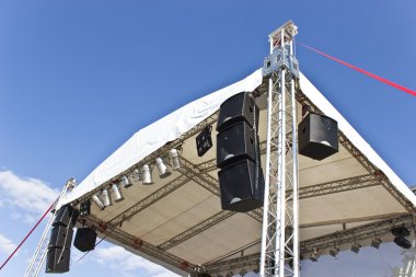 gökyüzü üzerinde açık konser sahne İnşaat