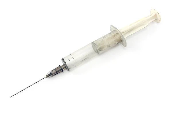 Dirty používá skleněná injekční stříkačka na izolované na bílém — Stock fotografie