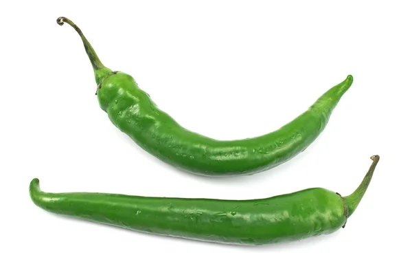 Grüne Paprika isoliert auf weiß — Stockfoto