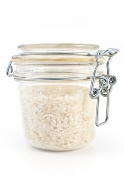 kavanozun üzerine beyaz izole pirinç