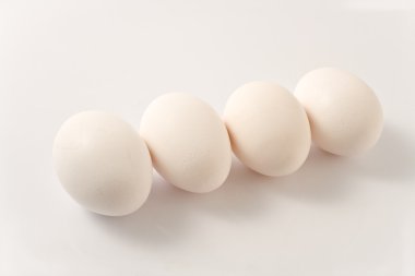dört yumurta