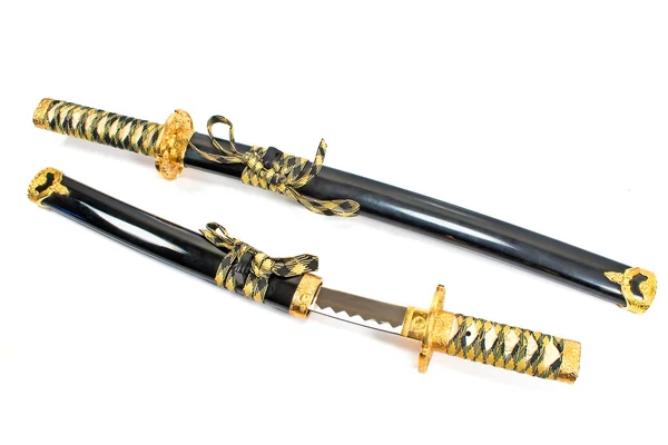 Dos espadas japonesas de samurai katana aisladas sobre blanco — Foto de Stock