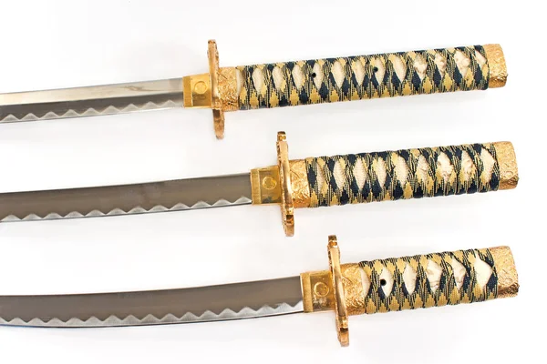 Drei japanische Samurai-Katana-Schwerter über Weiß — Stockfoto