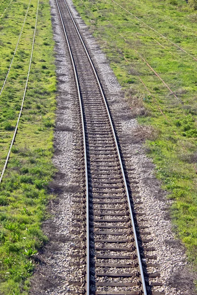 Eisenbahnstrecke durch die Landschaft — Stockfoto