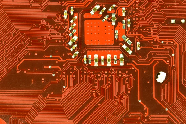 Primer plano de la placa de circuito informático rojo — Foto de Stock