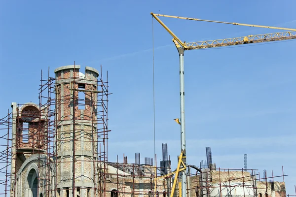 New church construction with crane over sky — Stock Photo, Image