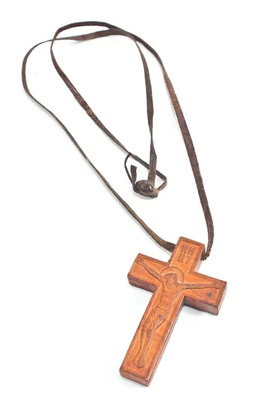 Collier croix chrétienne en bois isolé sur blanc — Photo