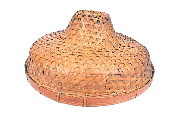 Κωνική καπέλο αχύρου ασιατικές μπαμπού απομονωθεί σε λευκό — Φωτογραφία Αρχείου