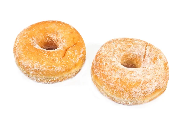 白で隔離される砂糖と粉末ドーナツを 2 つ — ストック写真