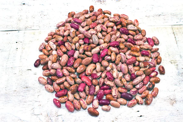 Frijoles arándanos sobre fondo de madera blanca —  Fotos de Stock