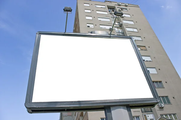 Tom billboard i en stad — Stockfoto