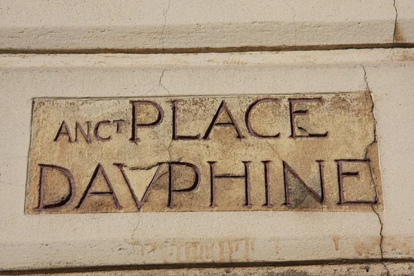 Dauphine yerleştirin