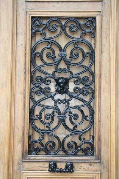 Door in Paris — Stock Photo, Image