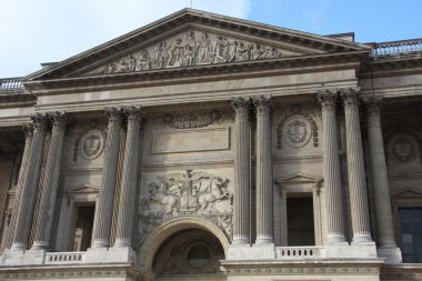 louvre Sarayı